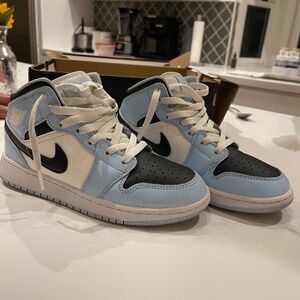 Air Jordan Youth size 4